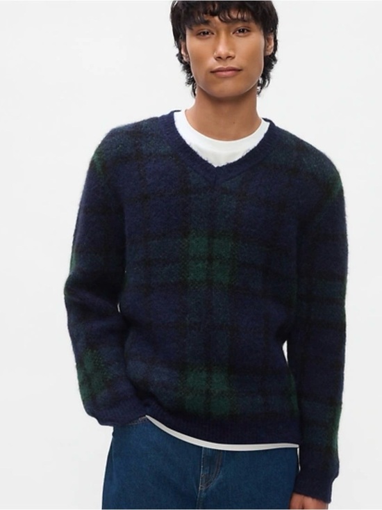 GAP Other - Gap Plaid V-Neck Sweater Blue Plaid Sz M soft, fuzzy texture preppy